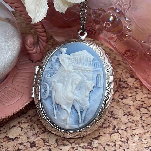 Victorian Valentine’s gift Renaissance Roman Chariot Locket Blue Necklace Viking - Picture 2 of 8